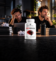 Entrepreneur avec flacon REDBRAIN correctement étiqueté
